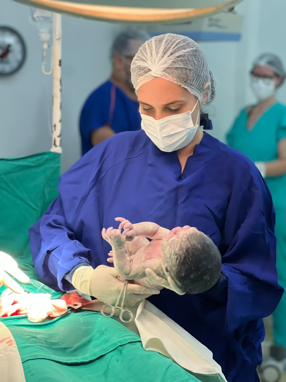 Dra. Luiana Brandão no centro cirúrgico e acolhimento